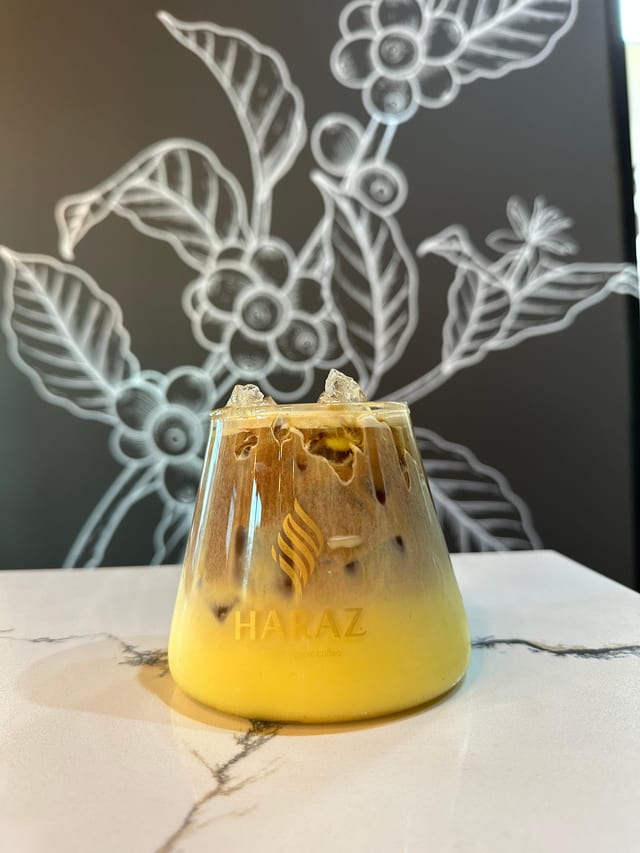 Saffron Latte (16oz).